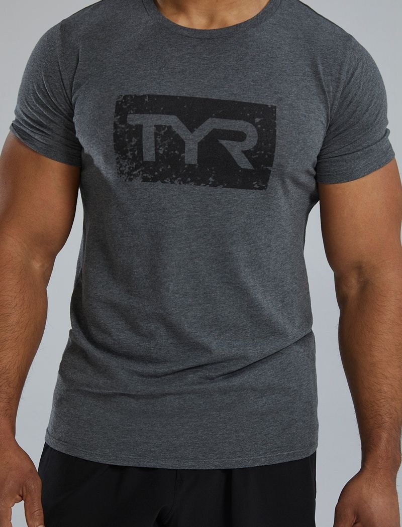 T-Shirt Tyr Ultrasoft? Corta Sleeve Graphique Distressed Homme Grise Foncé | 81933997GGI